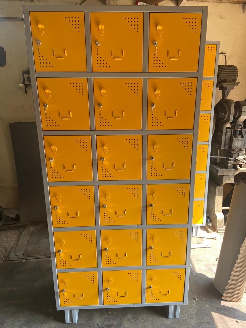 Gray Ms 18 Compartment Locker