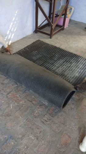 ब्राउन 5 साल की गारंटी हार्ड रबर काउ मैट