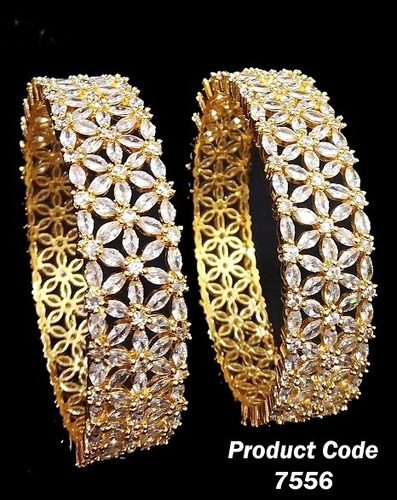 फैंसी चूड़ियां