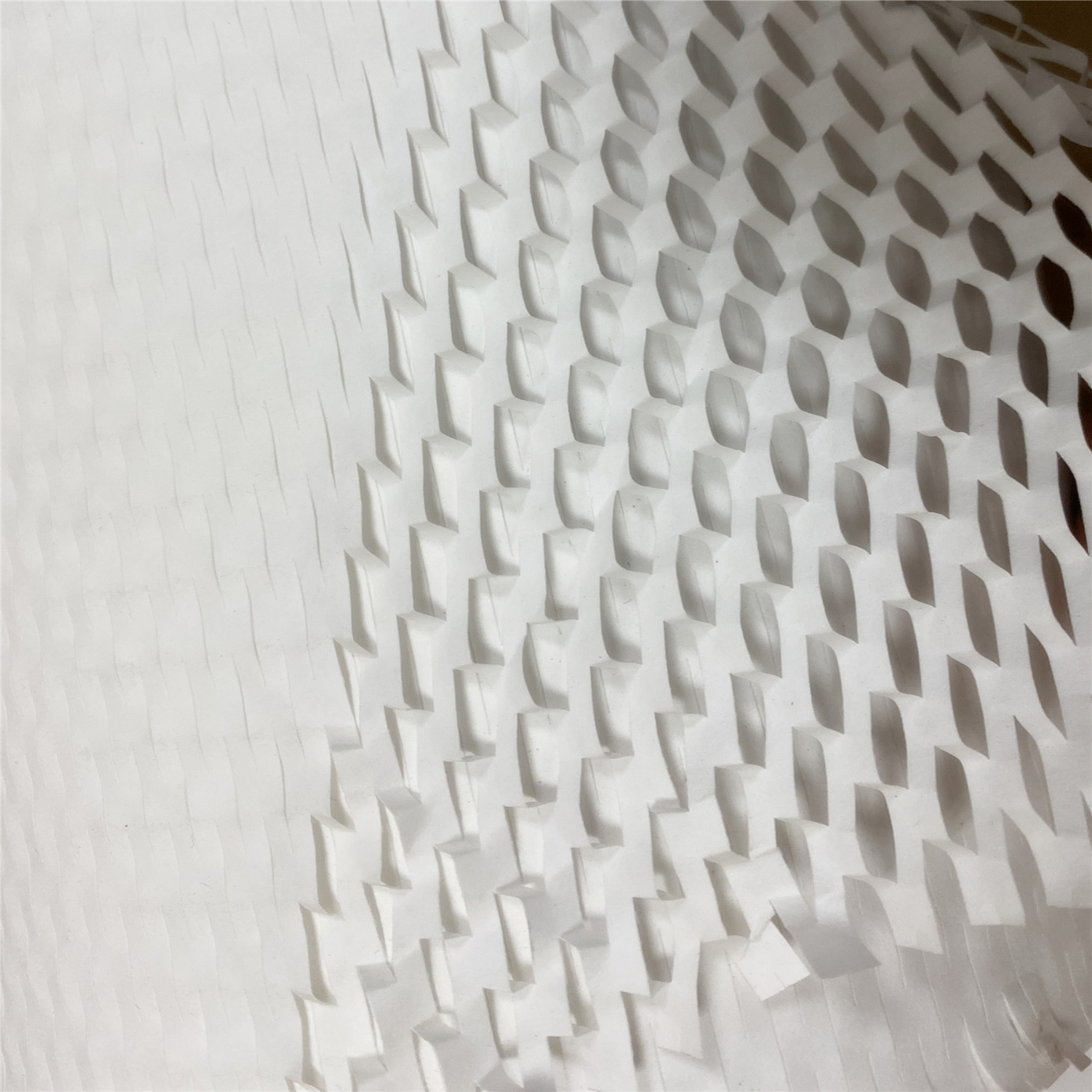 Automatic Geami Style Honeycomb Wrapping Paper Machine For Gift And Fragile Items