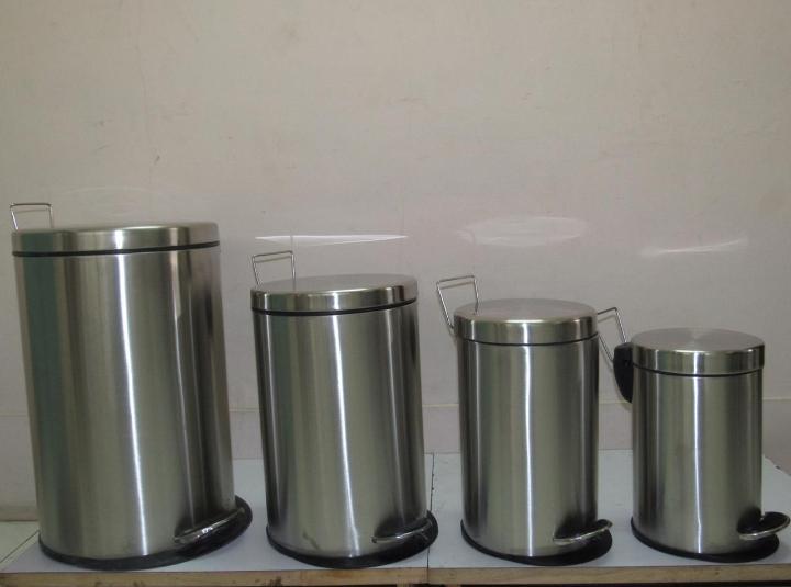 Ss Dustbin - Stainless Steel, 10-30 Liters Capacity, Polished Red Finish , Swing Lid Design For Public Spaces