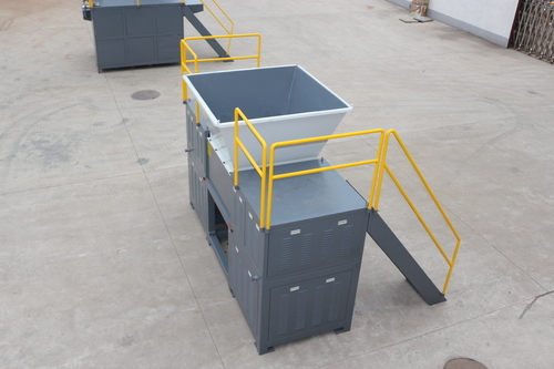 Double Shaft Shredder - Air Pressure: 5 Bar