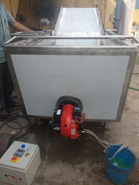Direct Diesel Burner Batch Fryer - Stainless Steel, Length 1400 Mm X Width 1000 Mm X Depth 400 Mm, White | High Efficiency, Automatic Temp Control, Compact Structure, Easy Operation, Low Energy Consumption
