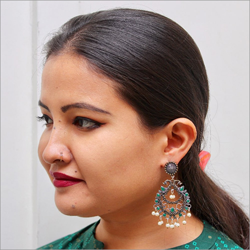 रूही सिल्वर-प्लेटेड पीतल और मोती की बालियां