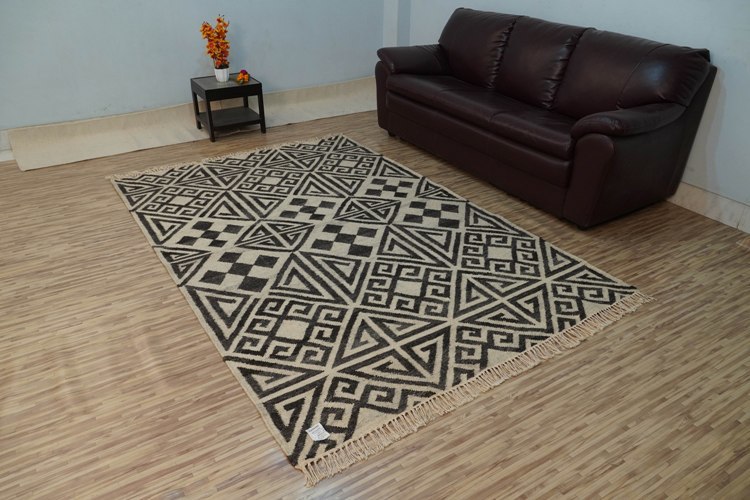 Hand Woven Woolen Kilim - Rectangle, 6-7 Mm Thickness, Simple Pattern | Anti-slip, Hand Washable, Perfect For Home And Commercial Use