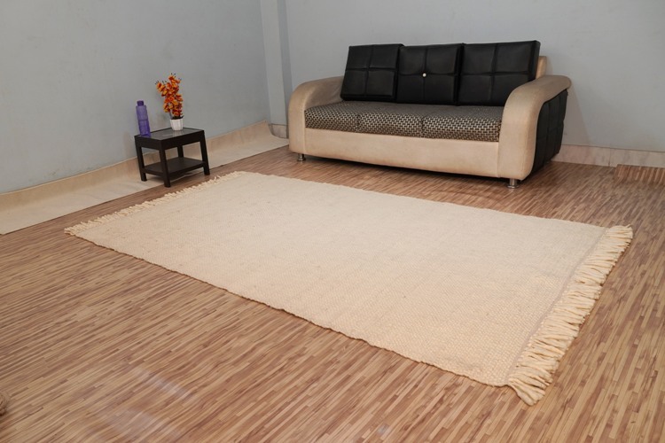 Hand Woven Woolen Kilim - Wool Material Rectangle Shape 6-7mm Thickness | Anti-slip Simple Pattern Hand Washable Ideal For Bedrooms And Hotels