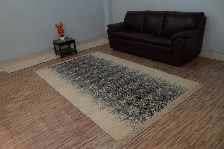 Hand Woven Woolen Kilim - Wool Material, Rectangle Shape, 6-7 Mm Thickness | Hand Washable, Anti-slip, Simple Pattern, Versatile Use