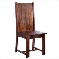 दृढ़ लकड़ी की कुर्सी