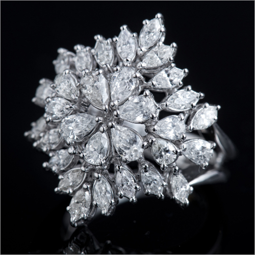 महिलाओं के डिजाइनर छल्ले