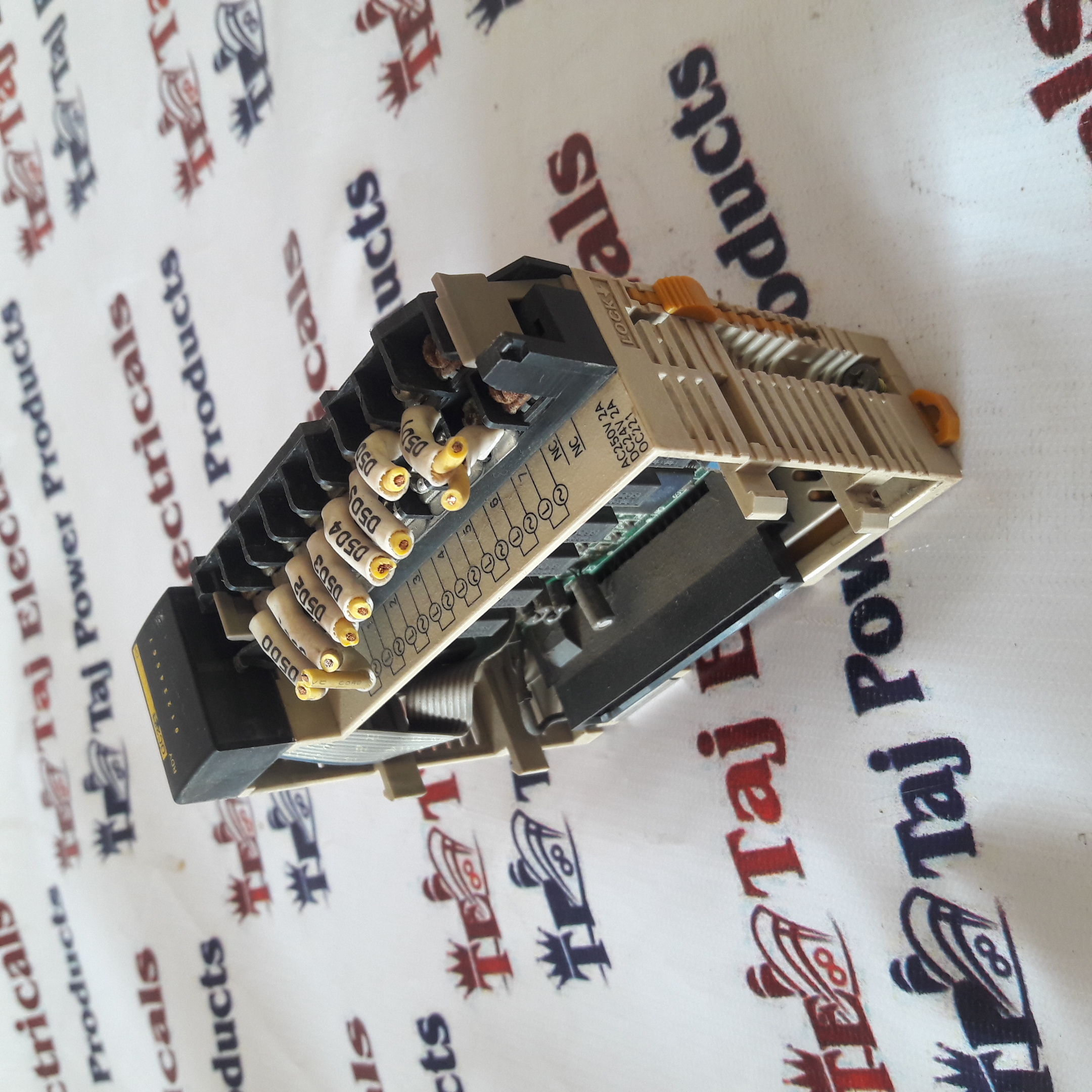 Omron Cqm1-oc221 - 8 Outputs, 24vdc, Din Rail Mount | Output Unit For Plc Expansion In Industrial Automation Systems