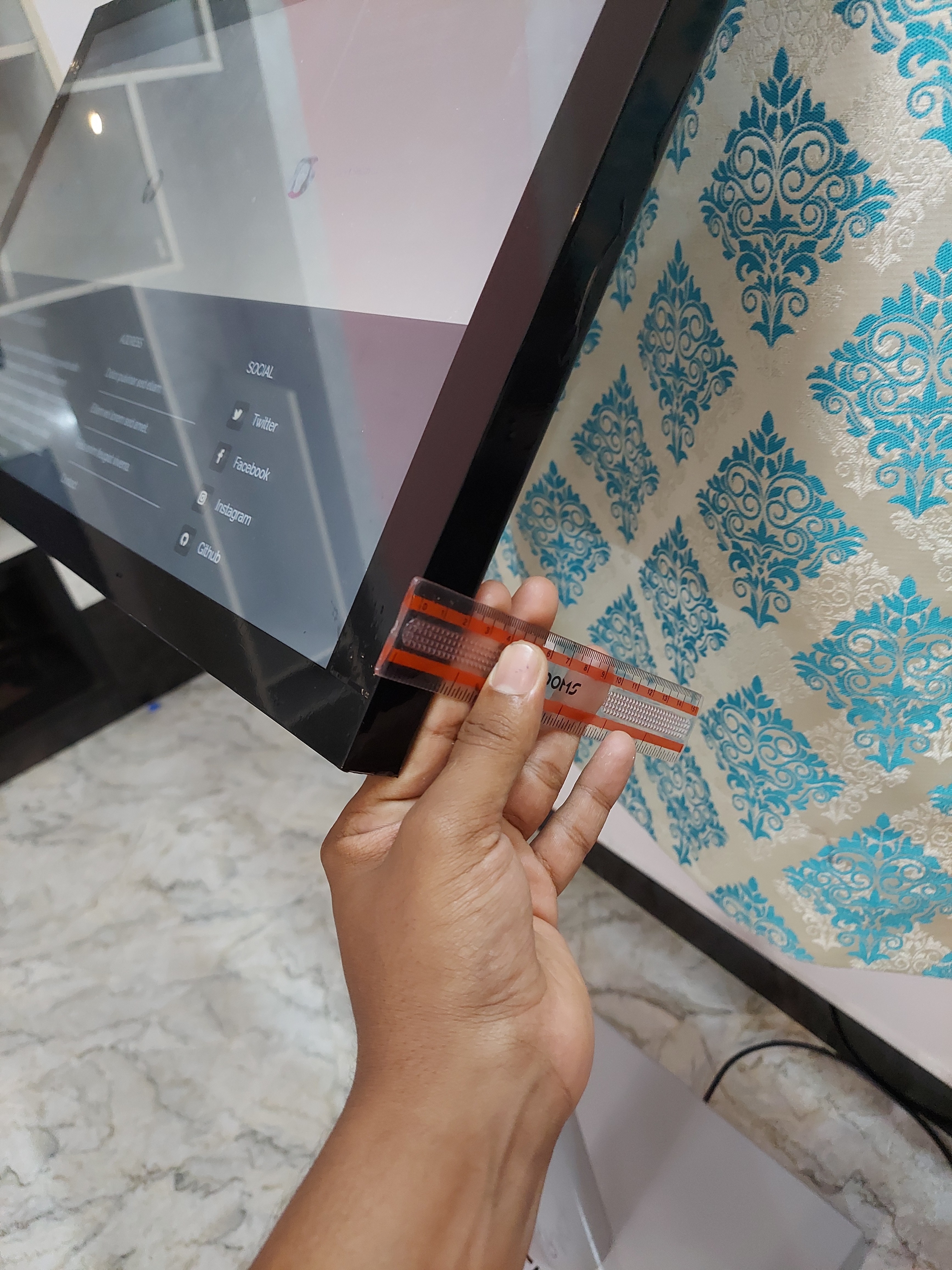 Touch Screen Kiosk - 15 To 75 Inch Screens, Full Hd & 4k Resolution, Customizable Design, Arm/x86 Chipset, Android & Windows Os, Wifi & Ethernet Connectivity, High Quality Multitouch Capacitive Display, Modular Design With Upgradable Memory Up To 64gb