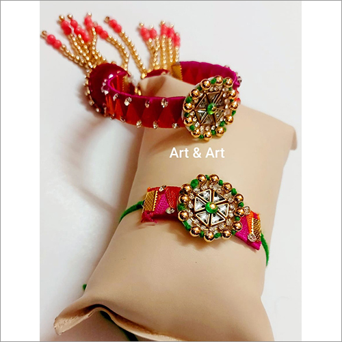 अलग-अलग रंगों में उपलब्ध भाई भाभी राखी सेट