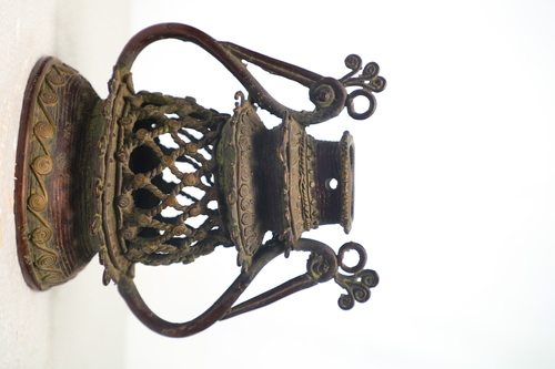 ट्राइबल हैंडीक्राफ्ट लैंप