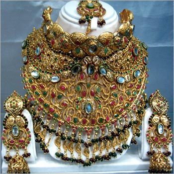 प्राचीन सुनहरी आभूषण