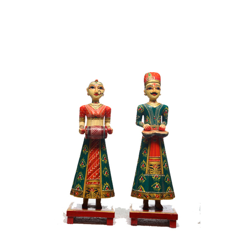 लकड़ी की गुड़िया