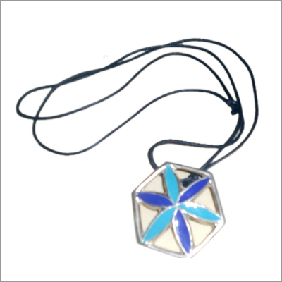 लेदर पेंडेंट