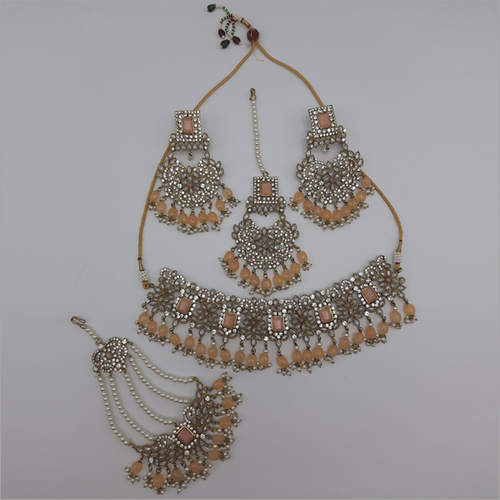 झुमके, मांगटीका और पासा के साथ पीच पाकिस्तानी ज्वेलरी नेकलेस