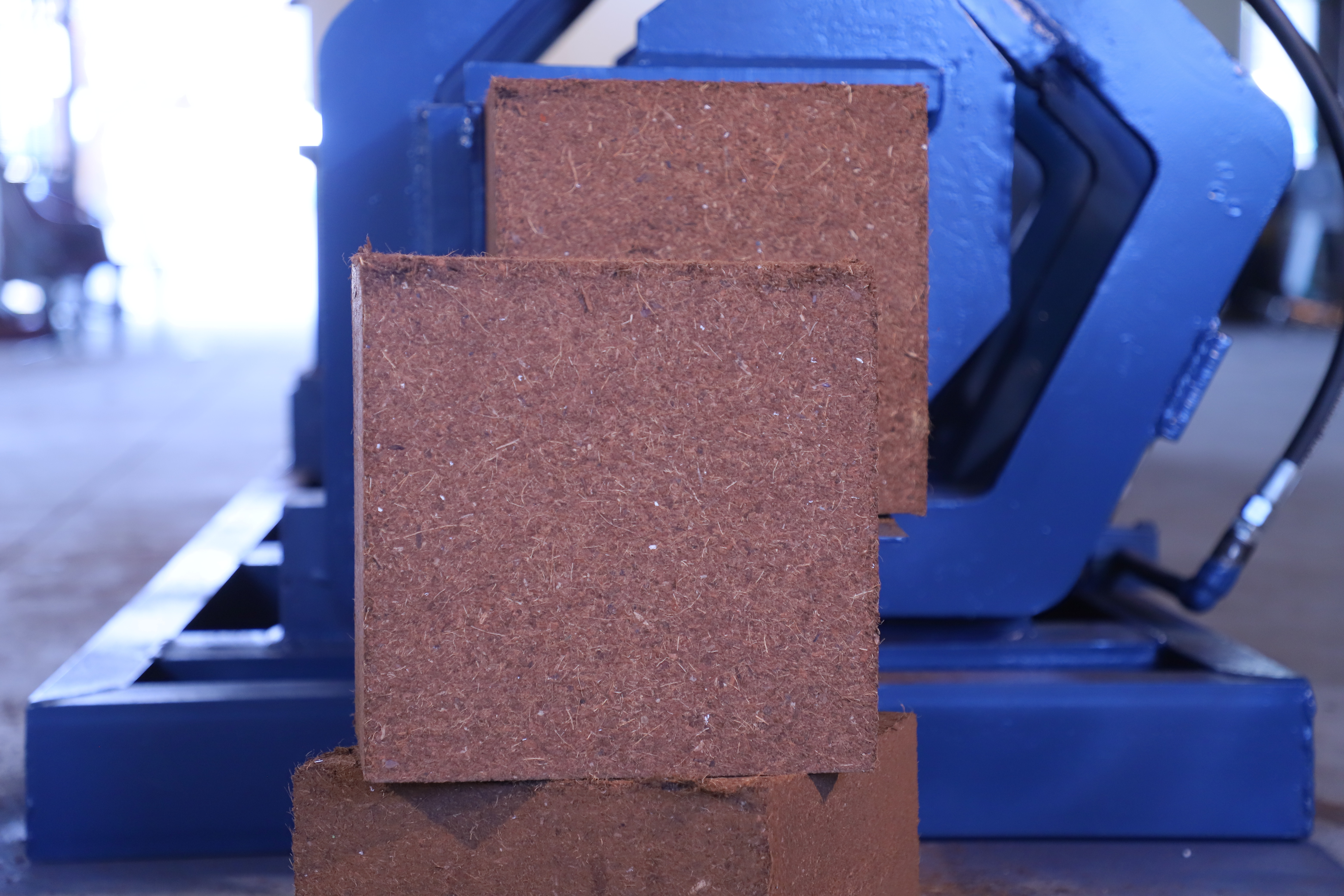 Coir Pith Block Machine Briquette Size: 300mm*300mm*120mm