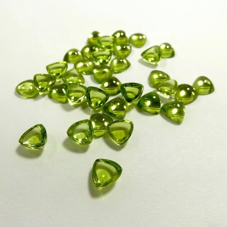 5mm Peridot Triilion Cabochon Loose Gemstones Grade: Aaa
