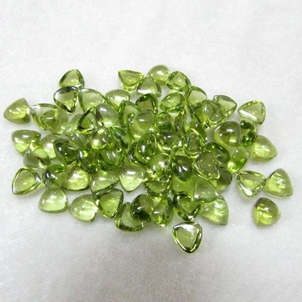 5mm Peridot Triilion Cabochon Loose Gemstones Grade: Aaa