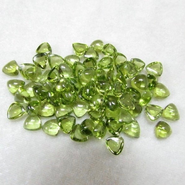 7mm Peridot Triilion Cabochon Loose Gemstones Grade: Aaa