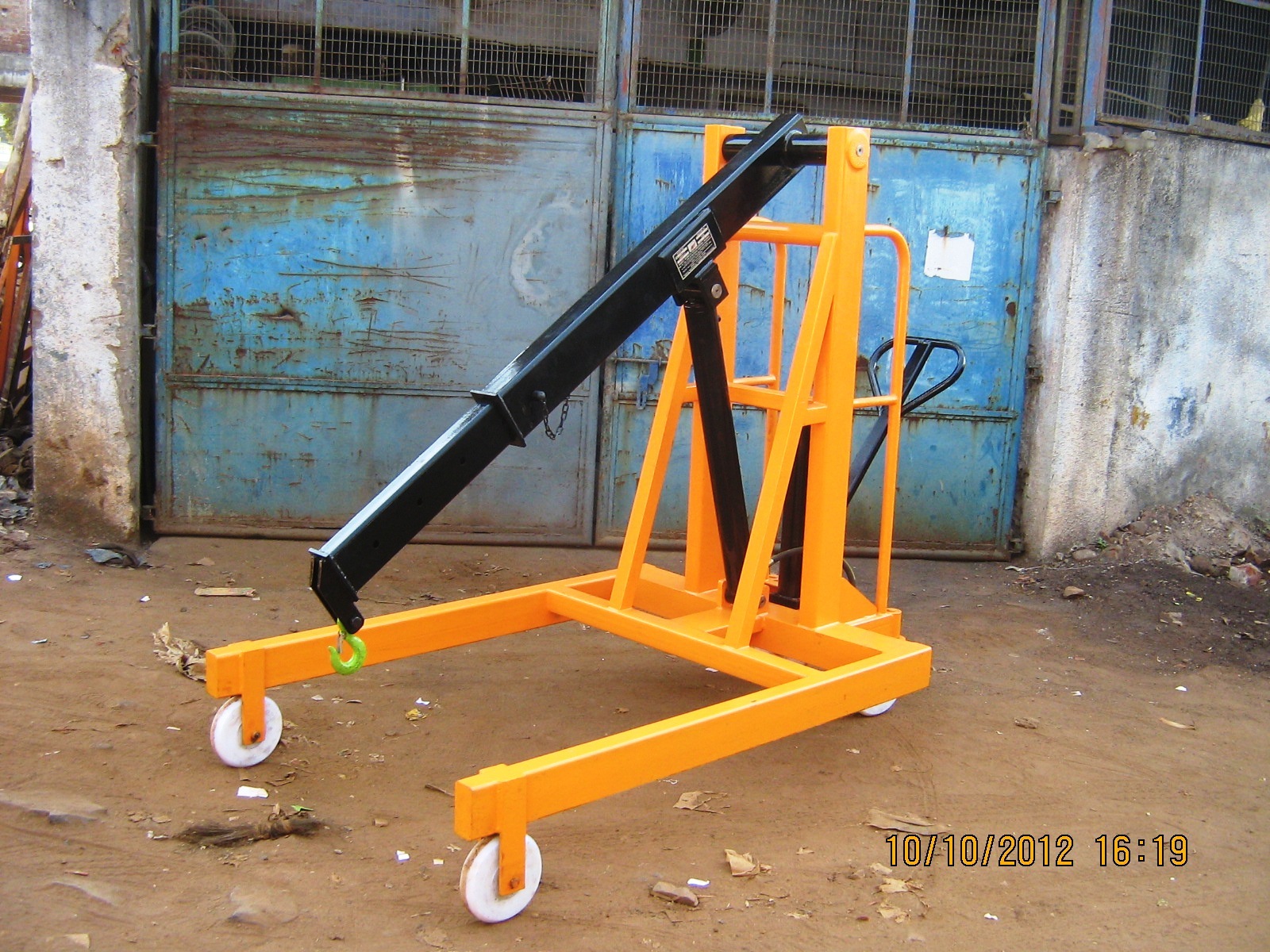 Hydraulic Lift Cranes - Application: Ship Building