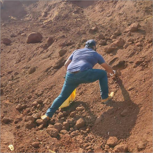 Iron Ore - Iron Oxide, 4.5-5.2 G/cmâ³ Density, Red/black Color | Pig Iron For Steel Production, Versatile Applications In Manufacturing