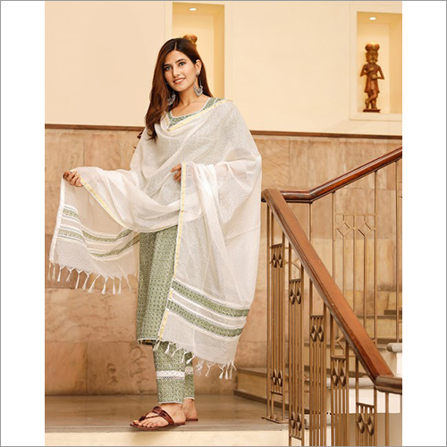 Washable Ladies Green Motif Print Cotton Kurta Set With Doria Dupatta