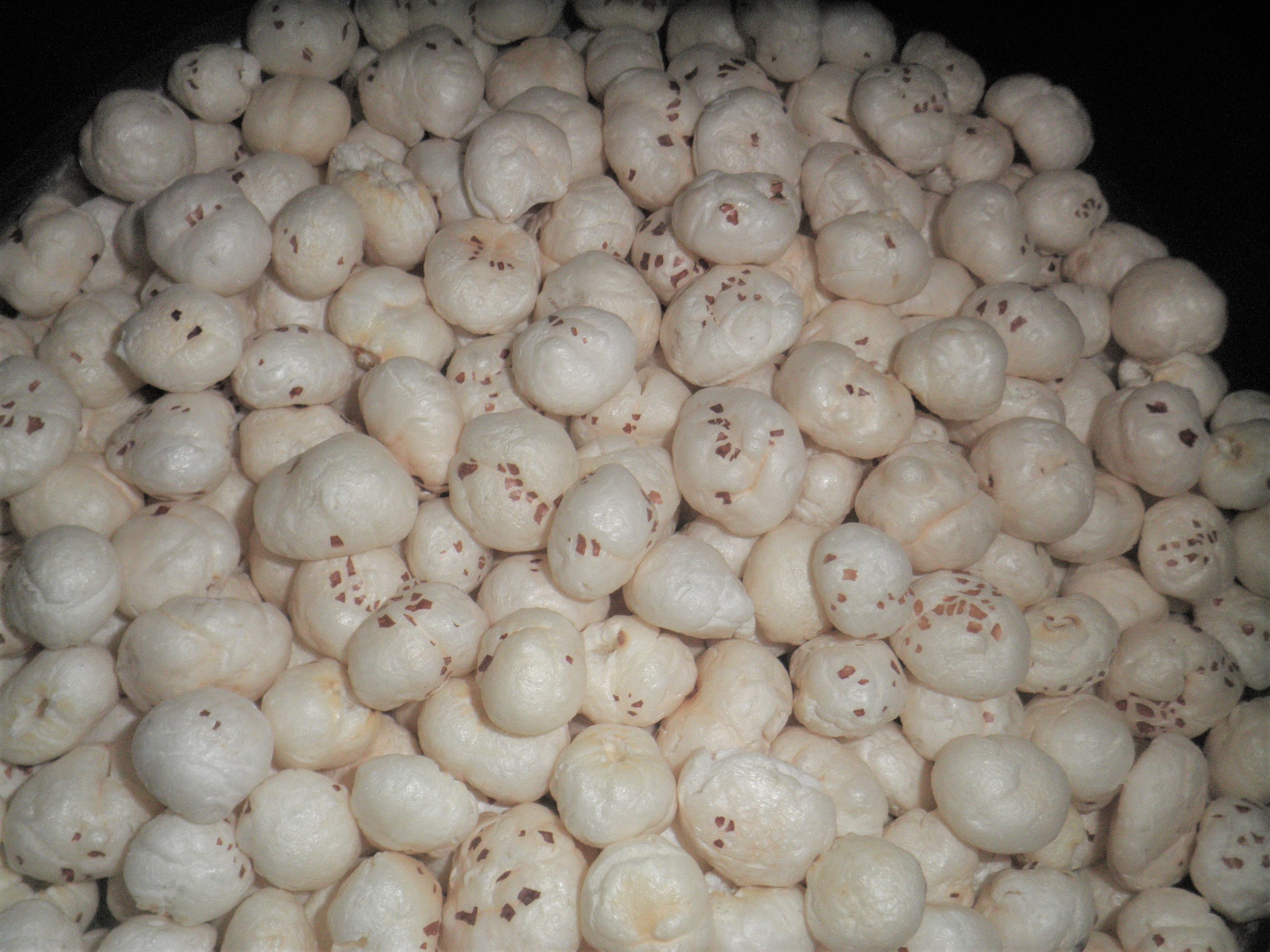 Kohinoor Makhana - Popped Makhana, 250 G Packet | High Nutrition, Hand Picked, Natural Shape, Ideal For Household & Culinary Use