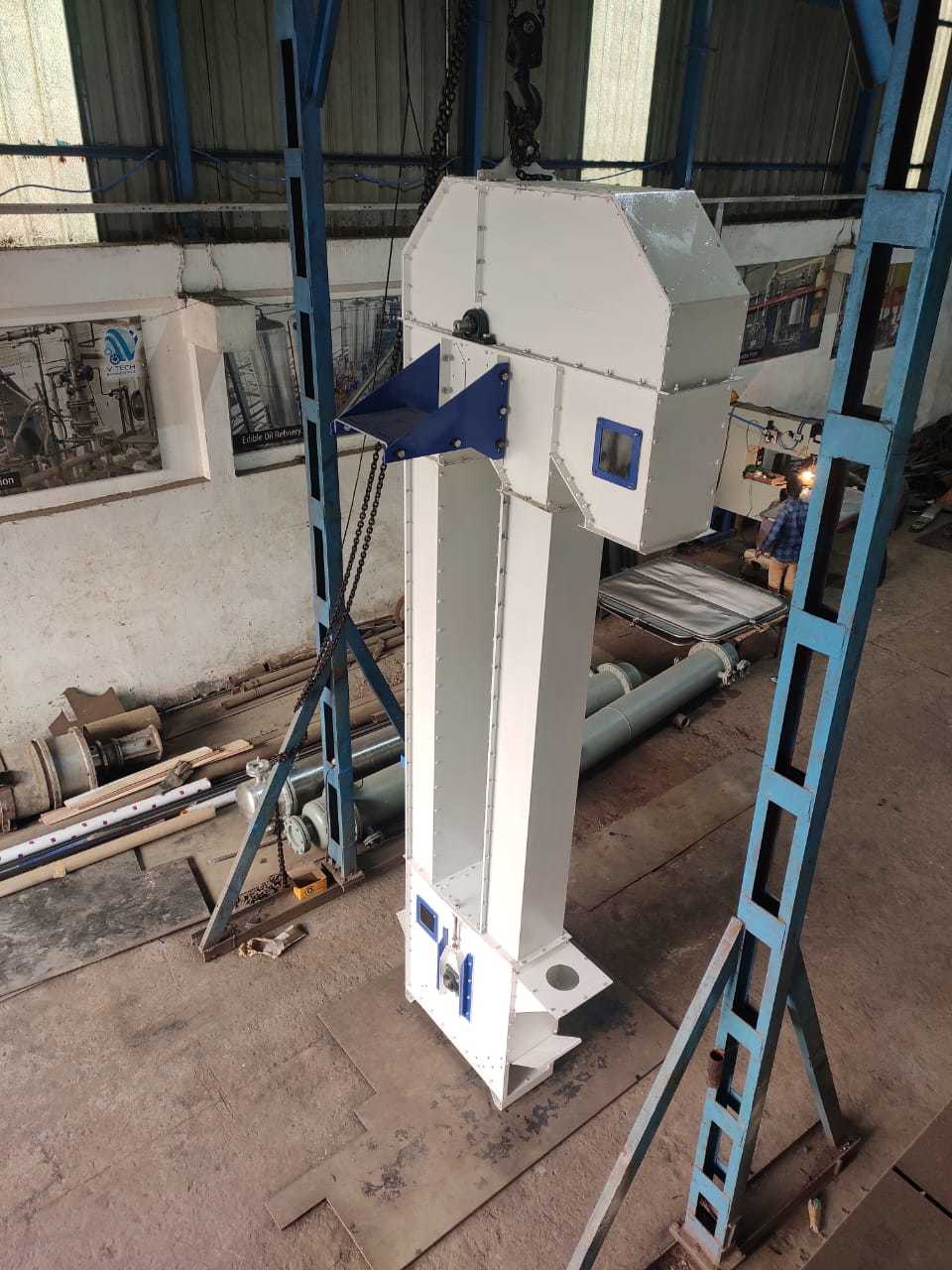 Bucket Elevators - 100 Ton/day Capacity, Galvanized Steel Construction - Efficient Bulk Material Handling System
