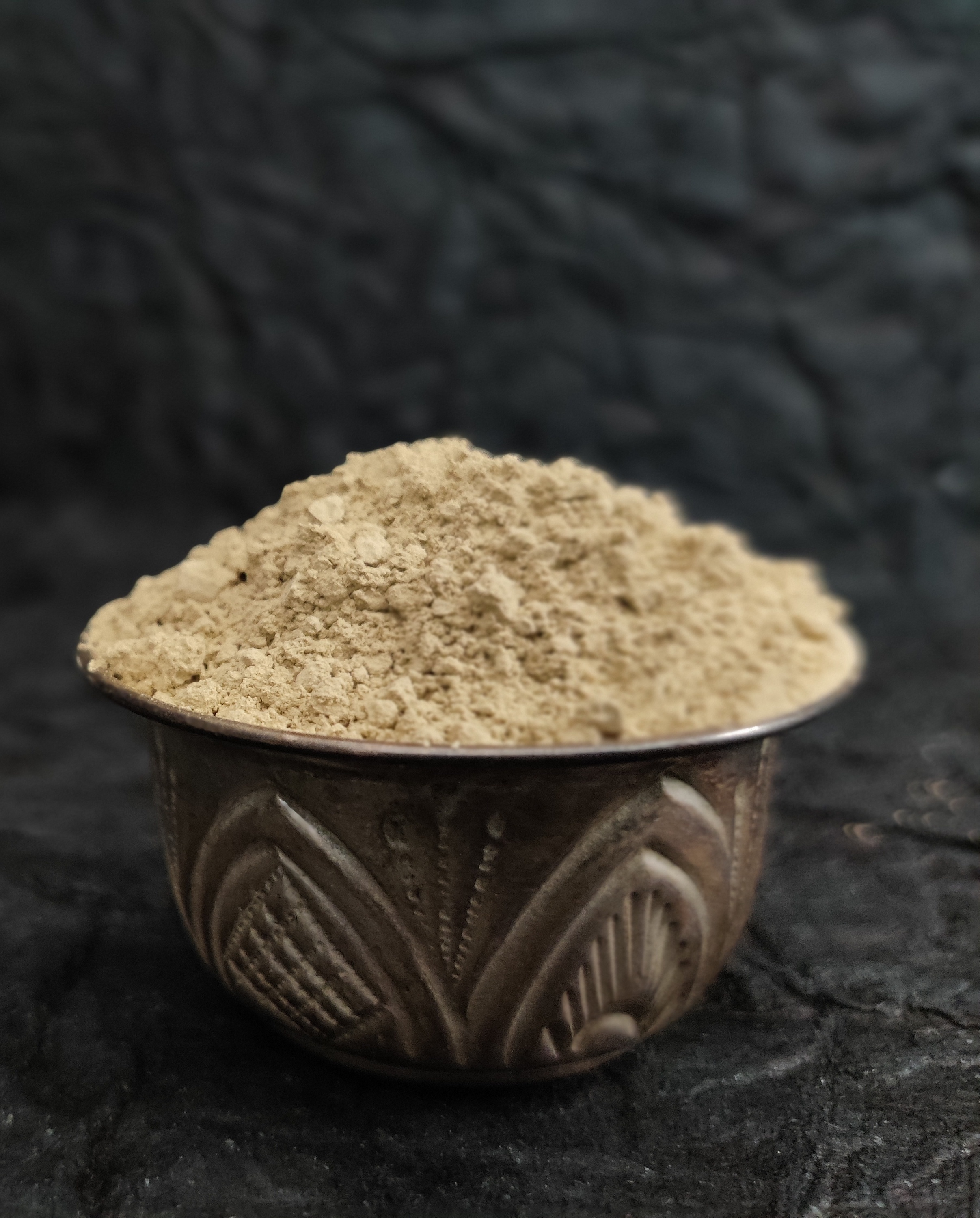 Bentonite Powder - Super Premium Quality, White Powder With Versatile Applications And Exceptional Bonding Properties