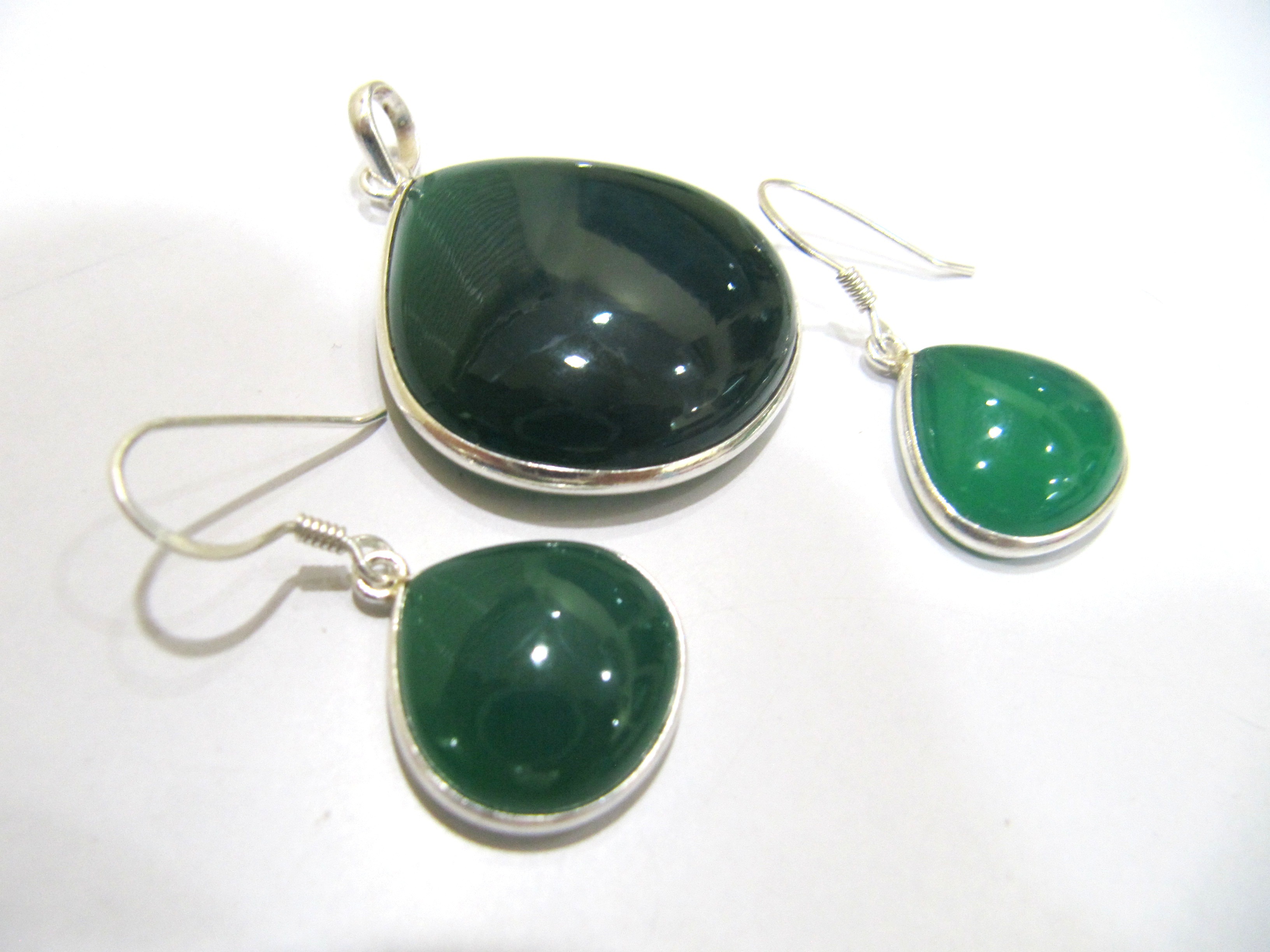 925 Sterling Silver Stamped Green Onyx Heart Shape Pendant Set Gender: Women