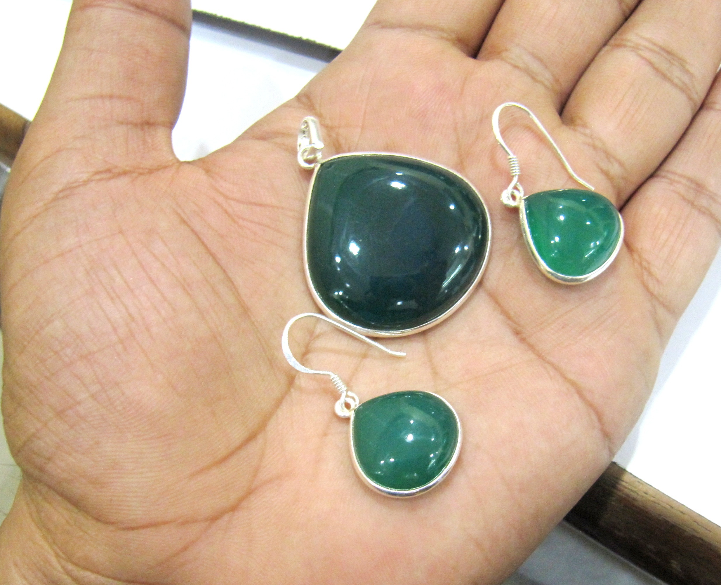 925 Sterling Silver Stamped Green Onyx Heart Shape Pendant Set Gender: Women