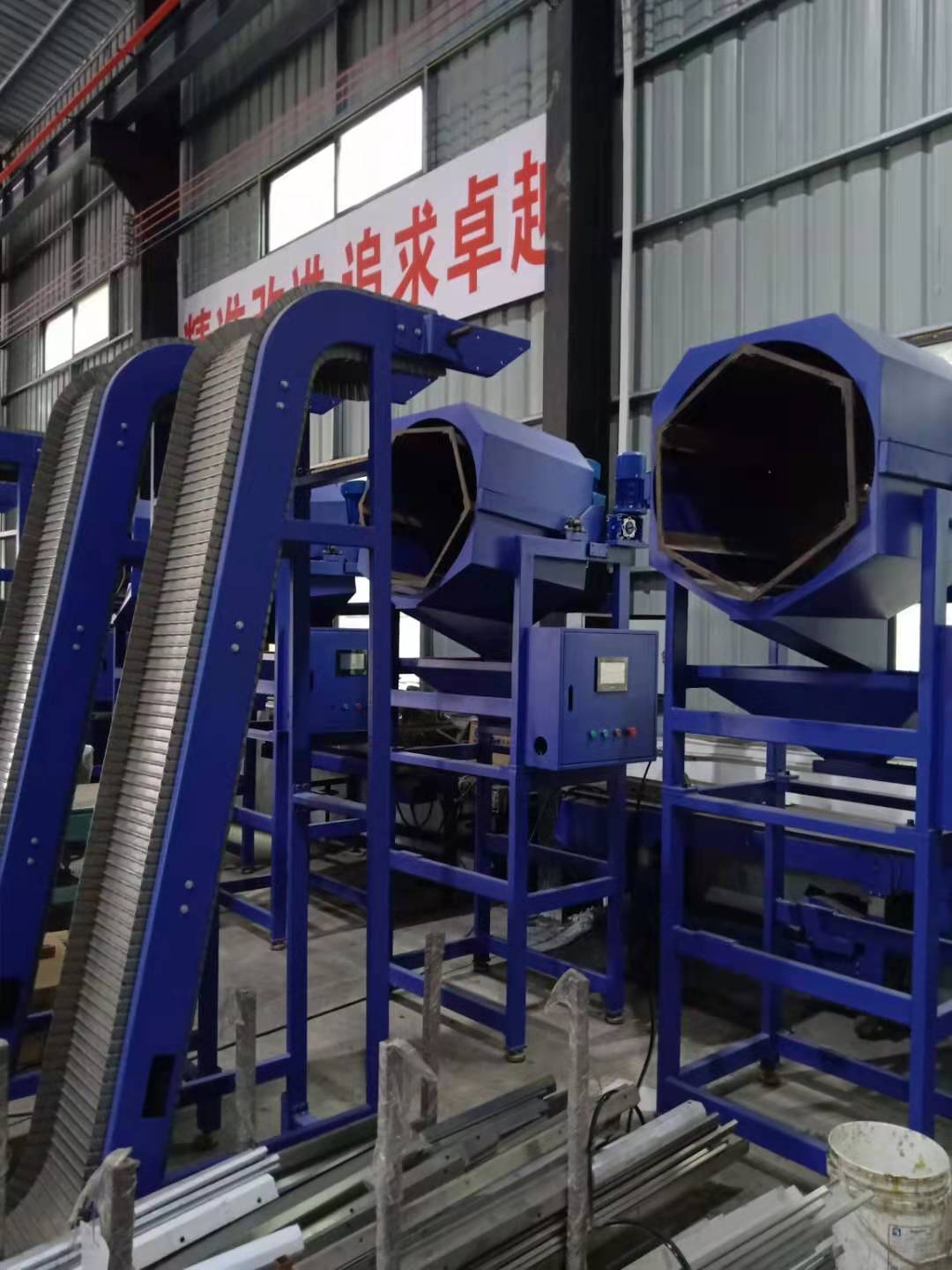Blue Die Casting Sprue Seperator Conveyor And Roller