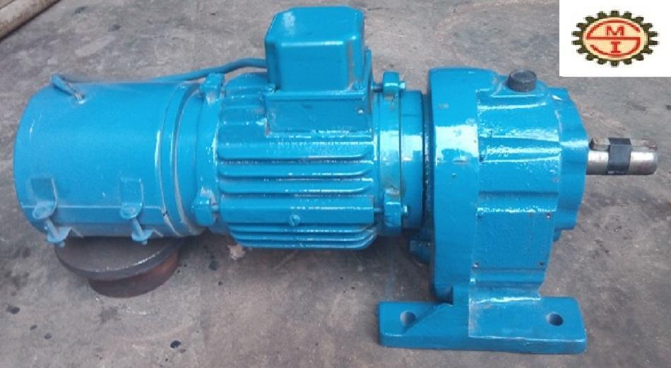 Gear Motor - 3 Phase, 440 Voltage, 1440 Speed, Blue Color | Explosion-proof, High Pressure, Electric Start, 1 Year Warranty, Packing Seal