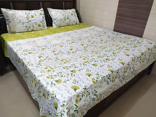 Multi Abc टेक्सटाइल प्योर कॉटन प्रिंटेड किंग साइज़ डबल बेडशीट 2 पिलो केस के साथ - फ्लोरल पैटर्न 250tc (100x108 इंच)