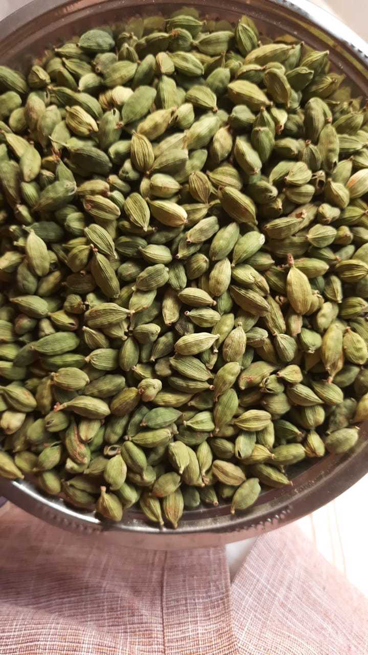 Green Cardamom - Raw Granules | Vibrant Green Color, Versatile For Sweets, Beverages, Fresh Breath Aid