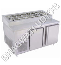 पिज्जा कोल्ड काउंटर