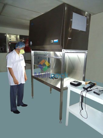 Laminar Air Flow Workstation - Stainless Steel, 3x3x6 Ft | Hepa Filter, Ideal For Pharmaceutical Industry & Research Labs