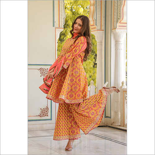 अनारकली कुर्ता शरारा और दुपट्टा सेट