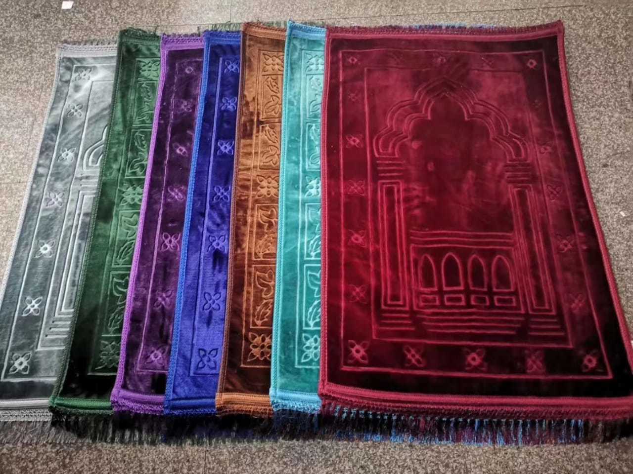 Prayer Mat - High-quality Cotton Blend | Luxurious Feel, Non-slip Backing, Lightweight Design