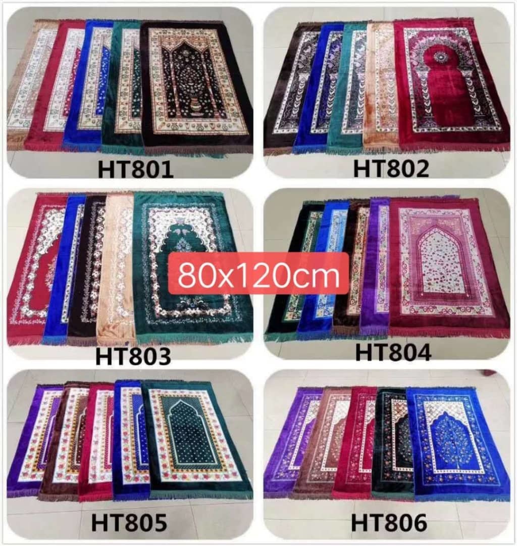 Prayer Mat - High-quality Cotton Blend | Luxurious Feel, Non-slip Backing, Lightweight Design