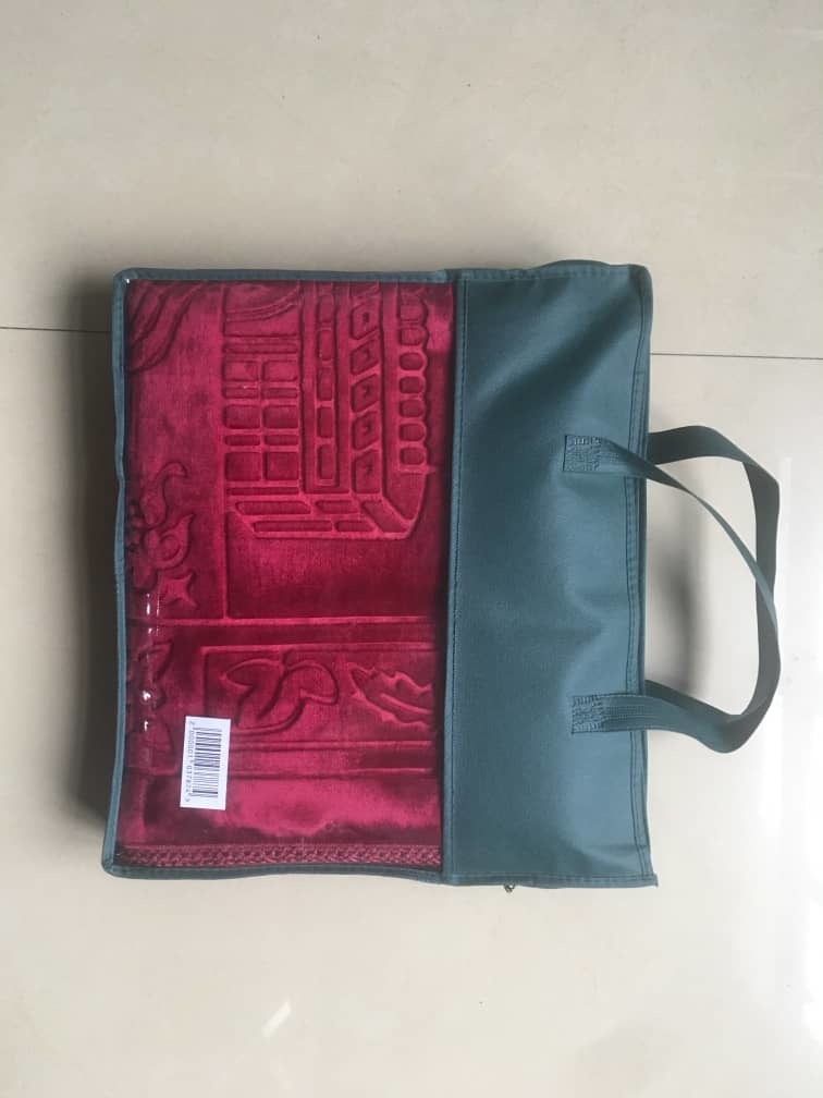 Prayer Mat - High-quality Cotton Blend | Luxurious Feel, Non-slip Backing, Lightweight Design