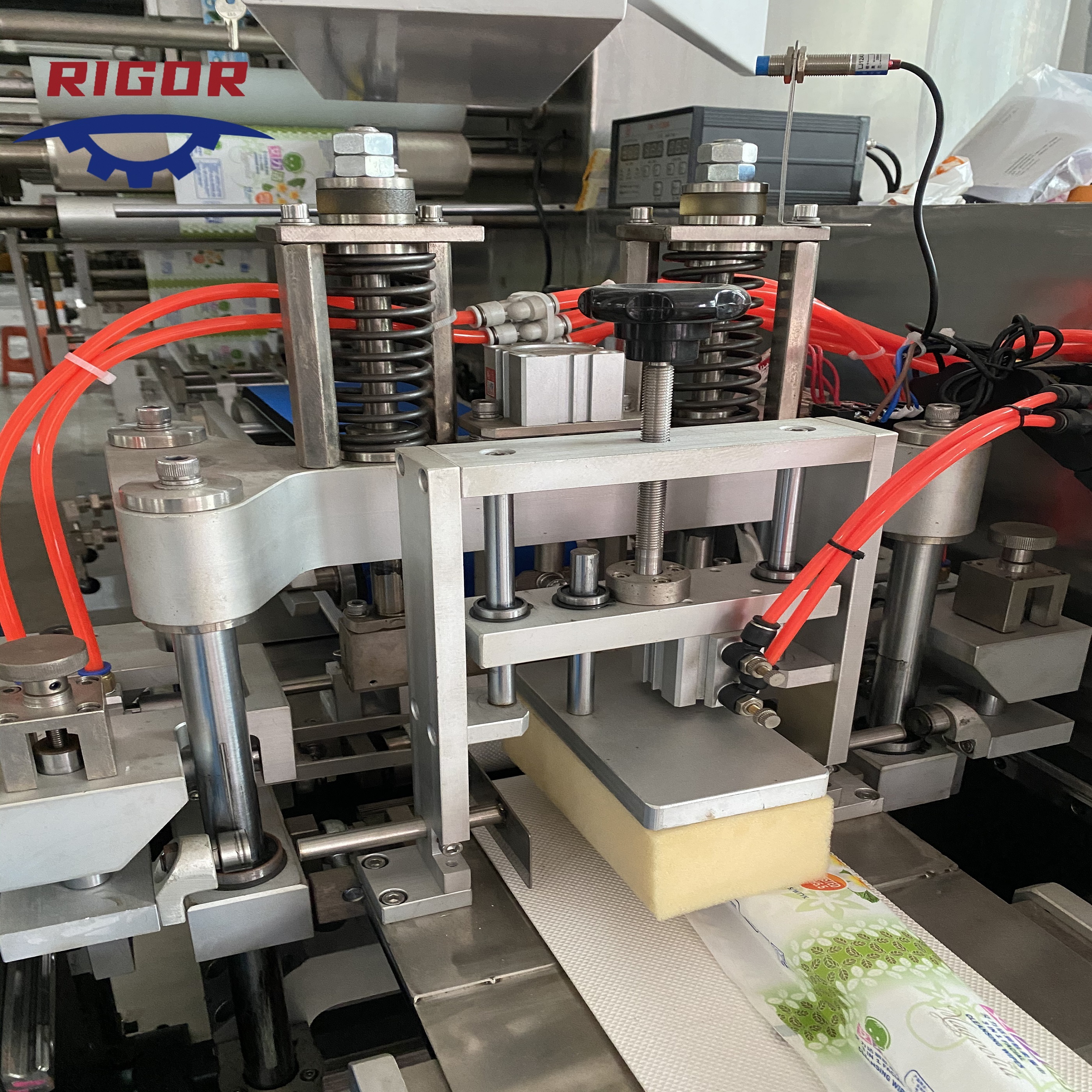 Automatic 5-30 Pcs Wet Tissue Making Machine