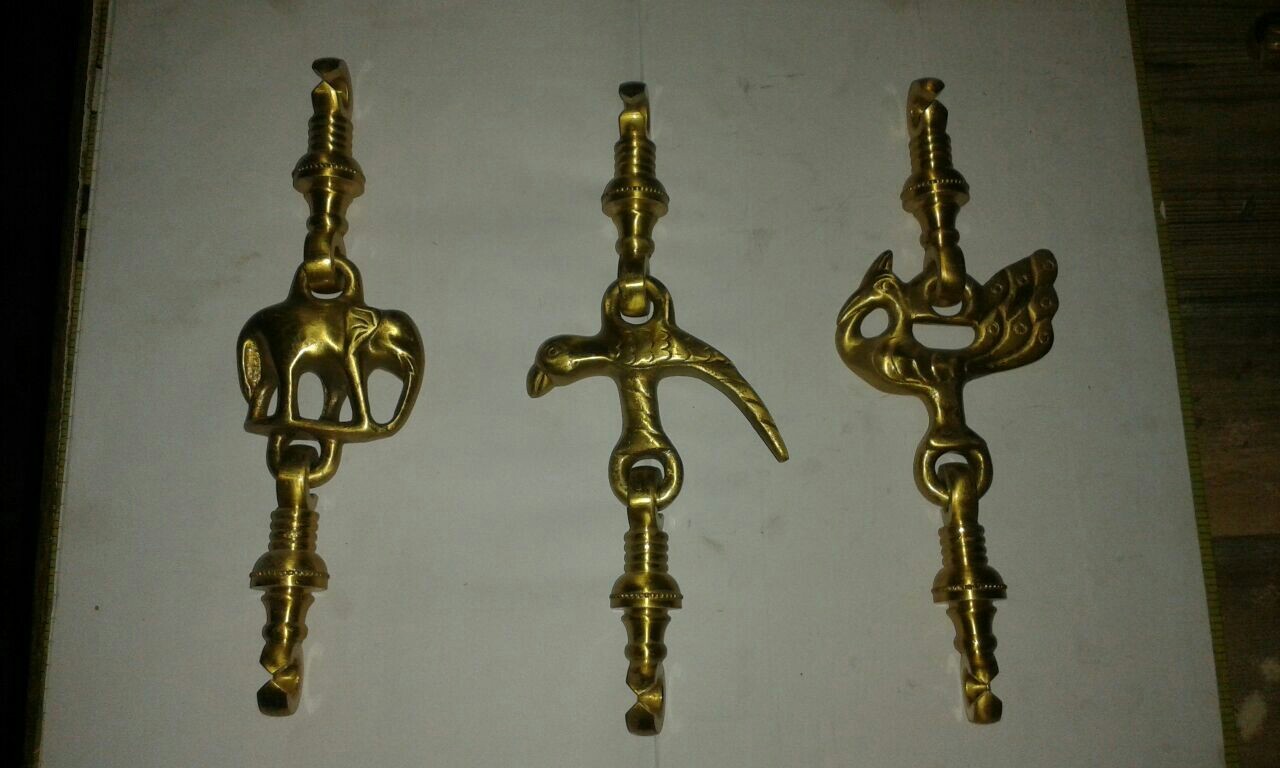 Brass Jhula - 300 Kg Load Capacity, Polished Finish Indoor Swing With Single Chain, Antique Brass Color
