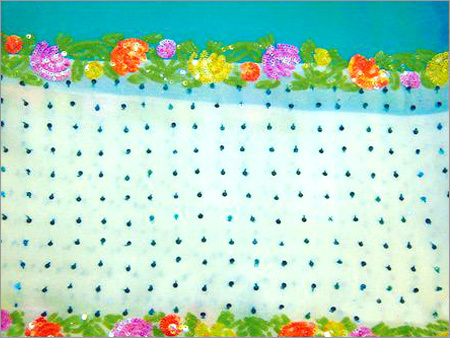 कढ़ाई की हुई साड़ी