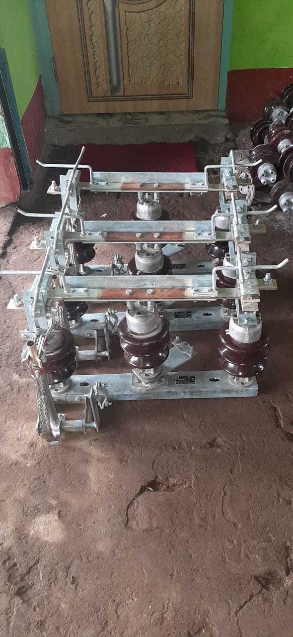 11 Kv Rotating Isolator Application: Electrical Distribution Lines