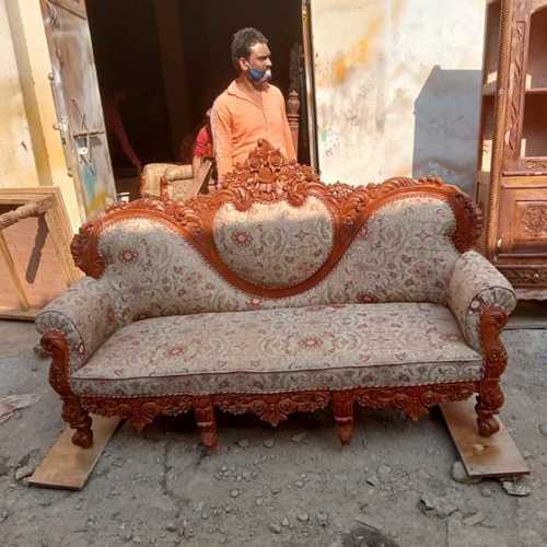 कटी हुई लकड़ी का सोफा सेट