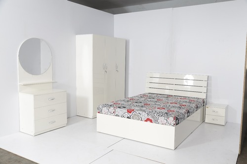 हाइड्रोलिक स्टोरेज के साथ क्वीन/किंग साइज हाई ग्लॉसी फिनिश वुडेन कॉट