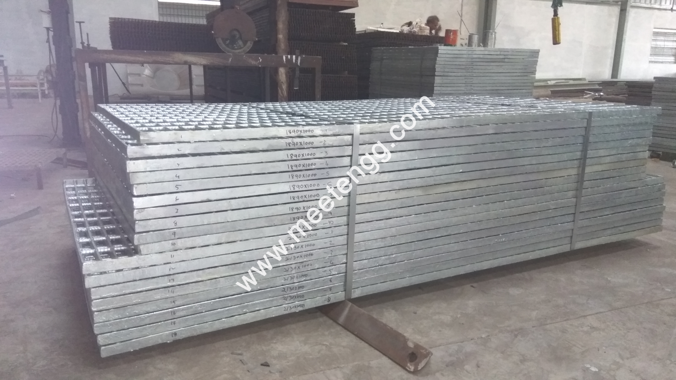Galvanized Steel Gratings - Electroforged Bar Grating Silver Industrial Grade Metal Non-slip Serrated Surface Versatile For Diverse Applications